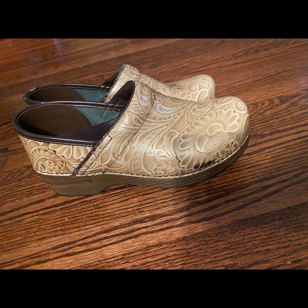 Cream/gold Dansko clogs 38 7.5/8